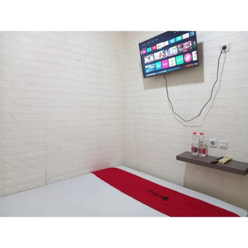 reddoorz luxury homestay near aloha waru surabaya