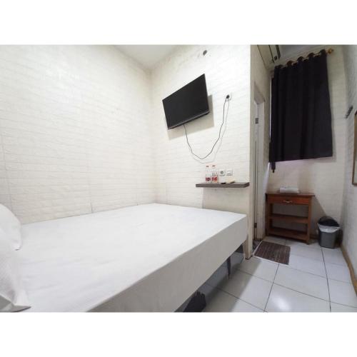 reddoorz luxury homestay near aloha waru surabaya