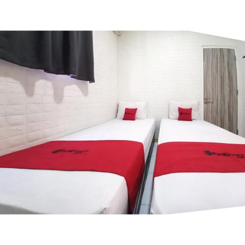 reddoorz luxury homestay near aloha waru surabaya