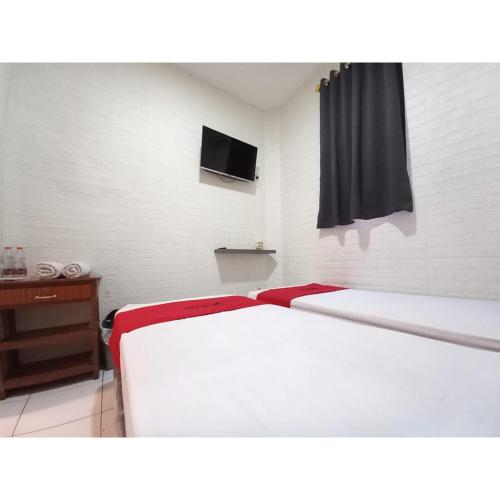 reddoorz luxury homestay near aloha waru surabaya