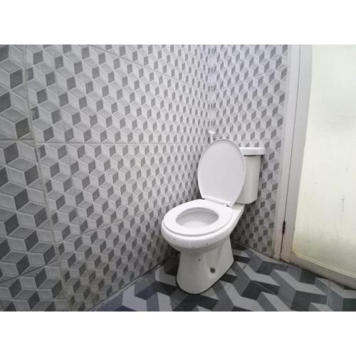 reddoorz luxury homestay near aloha waru surabaya