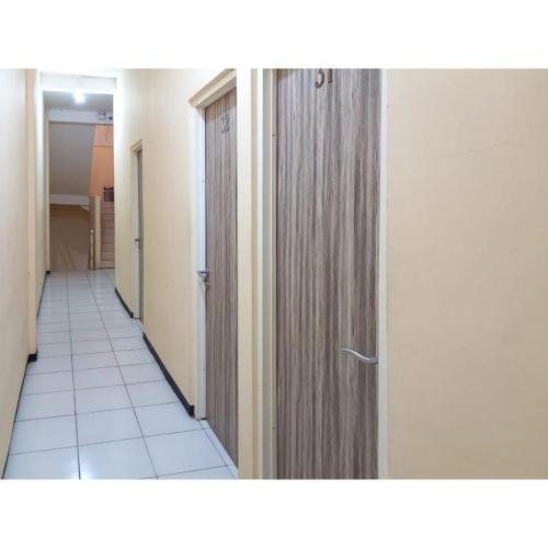 reddoorz luxury homestay near aloha waru surabaya