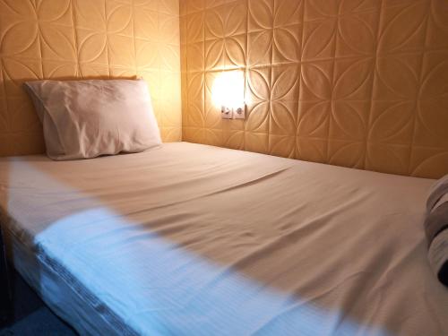 reddoorz luxury homestay near aloha waru surabaya