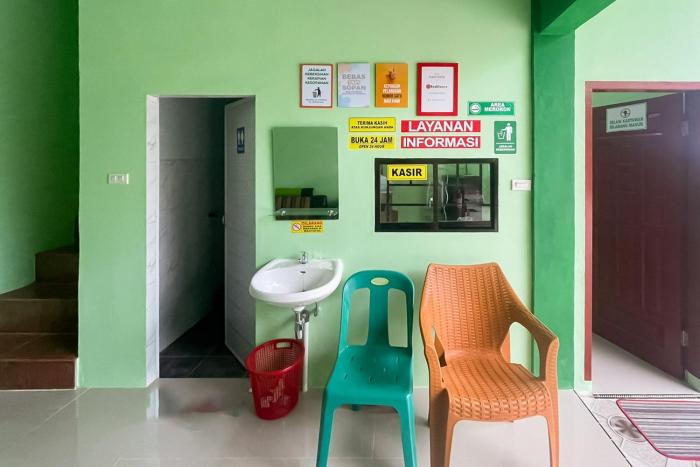 reddoorz near kantor bupati tapanuli tengah aek tolang
