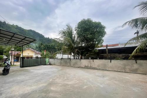 reddoorz near kantor bupati tapanuli tengah aek tolang