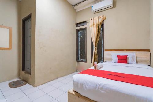 reddoorz near pantai karang hawu pelabuhan ratu