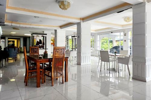 reddoorz sampurna jaya hotel tanjung pinang