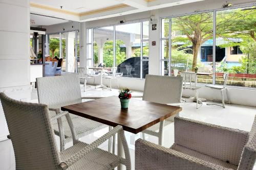 reddoorz sampurna jaya hotel tanjung pinang