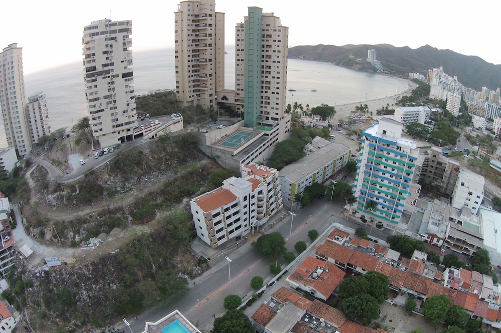 aparta hotel roca marina