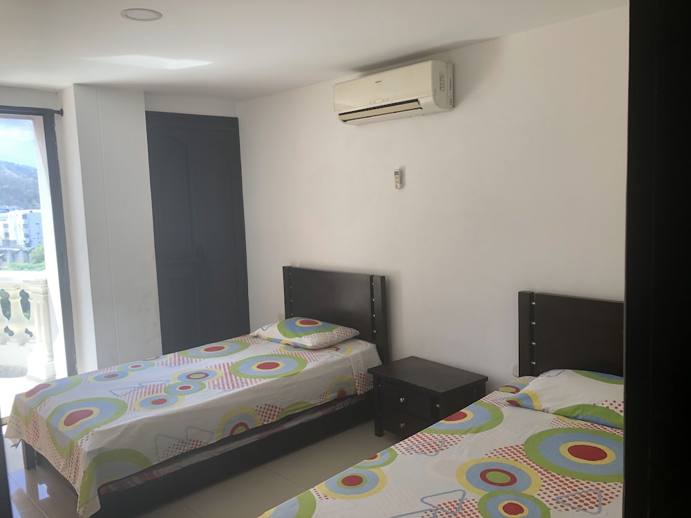 aparta hotel roca marina