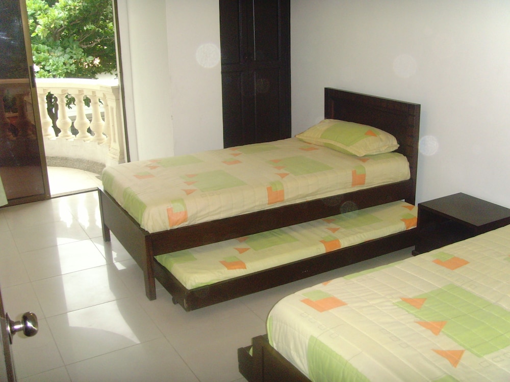 aparta hotel roca marina