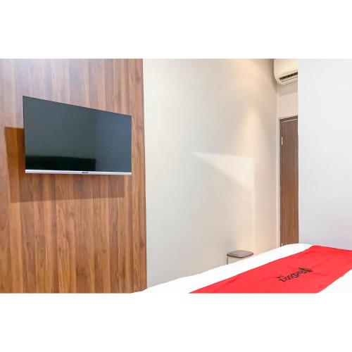 reddoorz plus d san residence buah batu