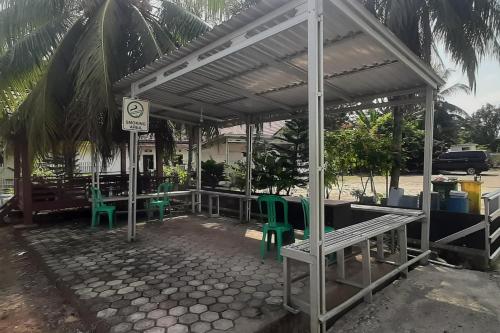 urbanview hotel fira syariah muara enim by reddoorz