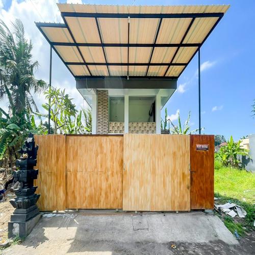Winy House,,2 star