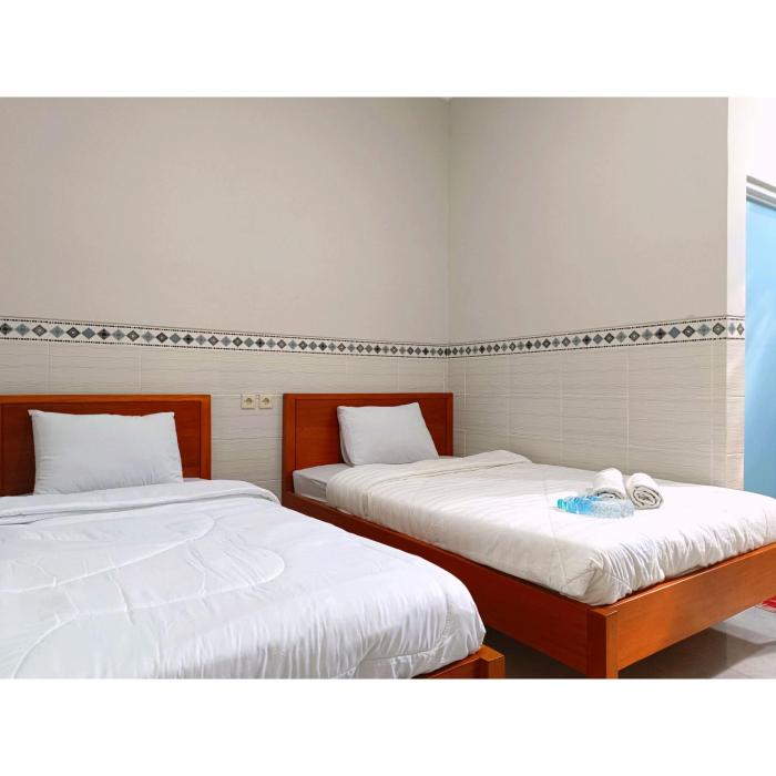 wisma mekar jaya near solo safari mitra reddoorz