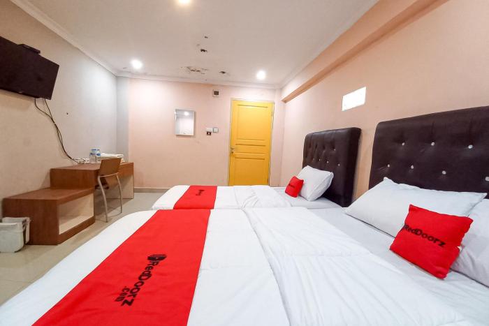 reddoorz hotel baaraka near living world