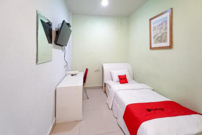 reddoorz hotel baaraka near living world