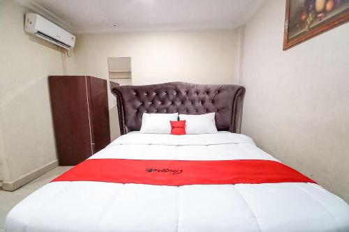 reddoorz hotel baaraka near living world