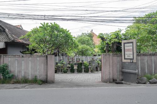 Rommeo Inn Lovina Mitra Reddoorz,,2 star