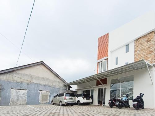 Happy Family Homestay Jember Mitra Reddoorz,,2 star