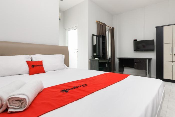 reddoorz near mandaya royal hospital puri