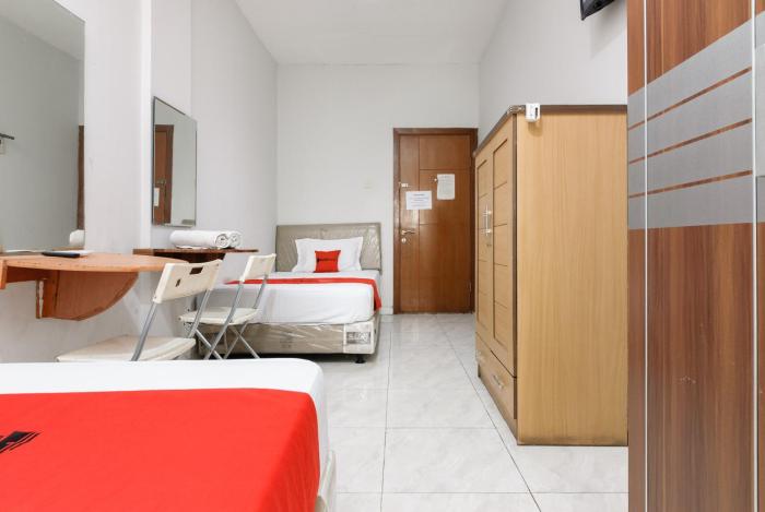 reddoorz near mandaya royal hospital puri