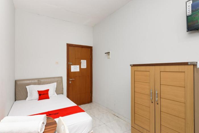 reddoorz near mandaya royal hospital puri
