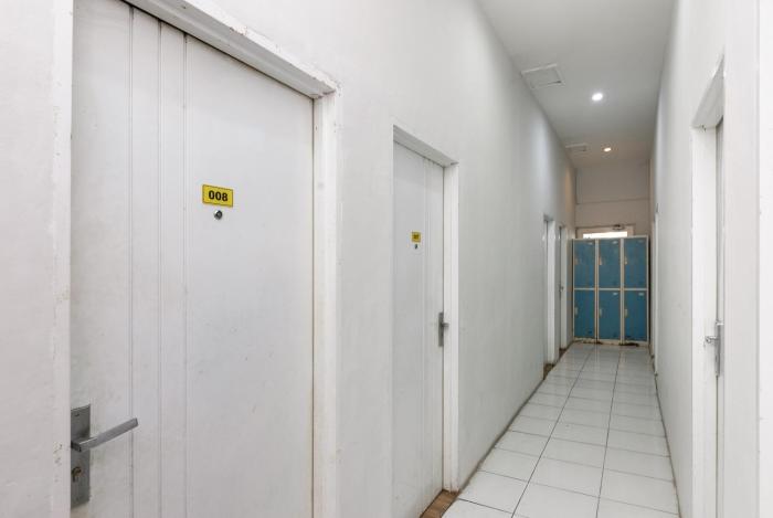 reddoorz near mandaya royal hospital puri