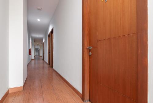 reddoorz near mandaya royal hospital puri