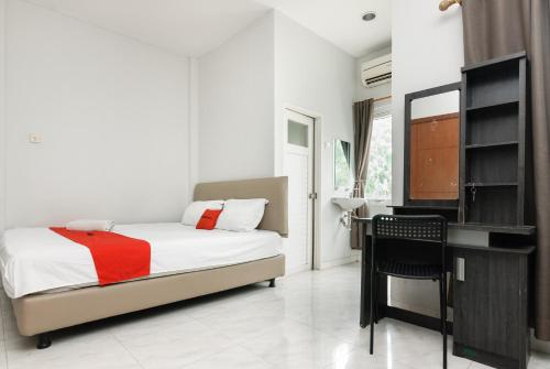 reddoorz near mandaya royal hospital puri