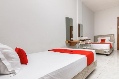reddoorz near mandaya royal hospital puri