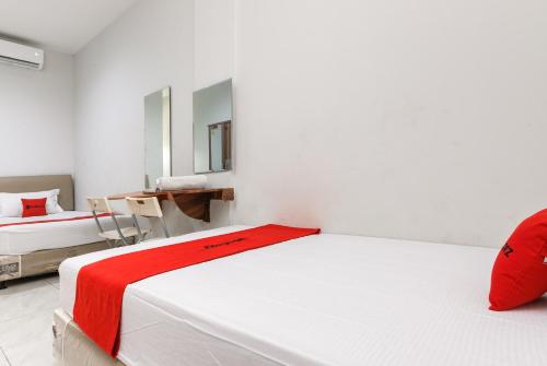 reddoorz near mandaya royal hospital puri