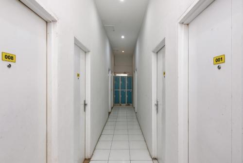 reddoorz near mandaya royal hospital puri
