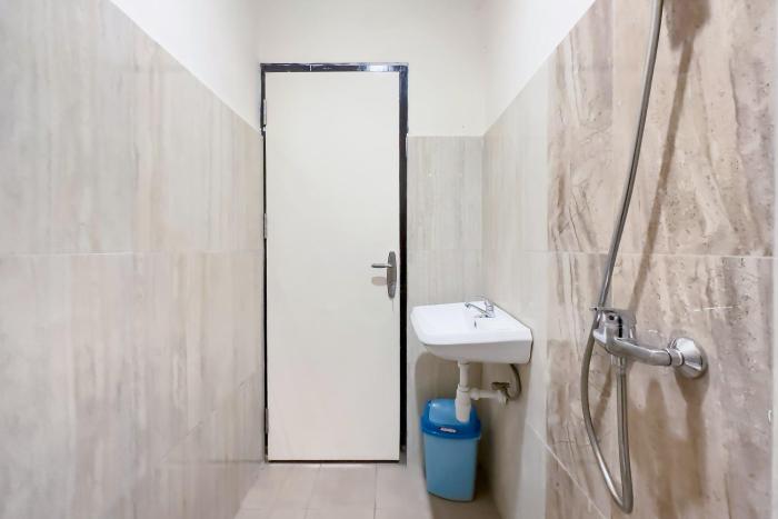 reddoorz plus gng hotel el tari airport kupang
