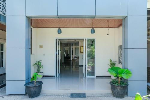 reddoorz plus gng hotel el tari airport kupang