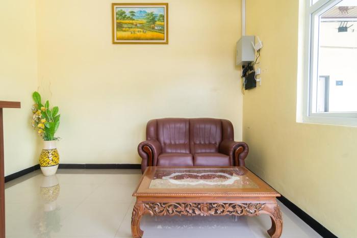 reddoorz plus sempurna inn medan