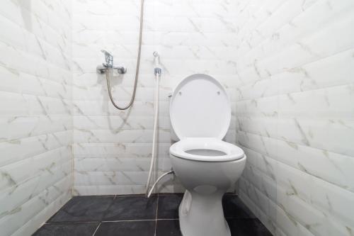 reddoorz plus sempurna inn medan