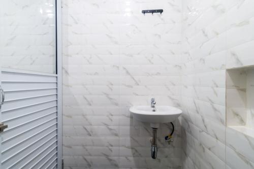 reddoorz plus sempurna inn medan