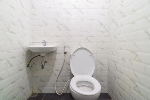reddoorz plus sempurna inn medan