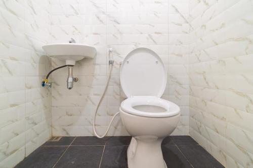 reddoorz plus sempurna inn medan