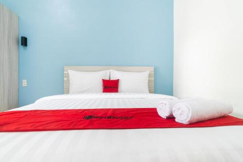 reddoorz plus sempurna inn medan