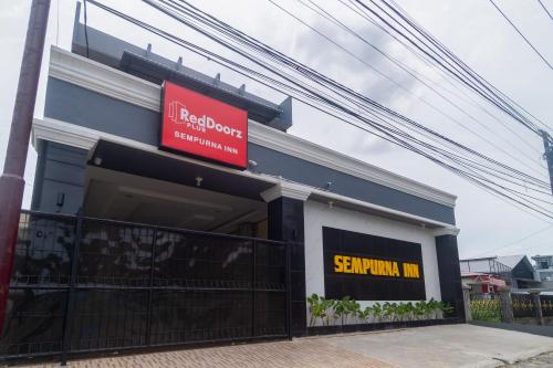 reddoorz plus sempurna inn medan
