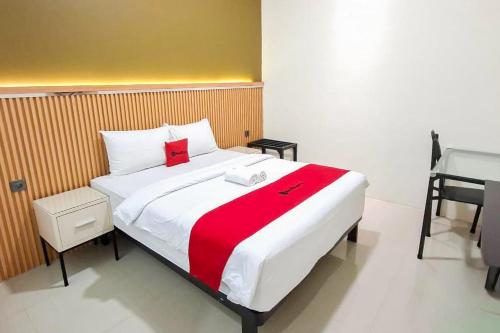 Reddoorz Plus Syariah At Lotus Residence,,3 star