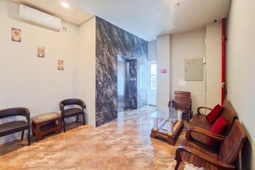 Reddoorz Plus Syariah At Lotus Residence,,3 star