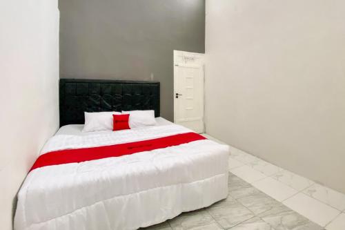 Reddoorz Syariah Near Rsu Sylvani Binjai,,2 star