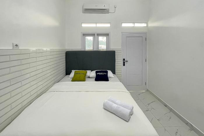 urbanview syariah sasarengan inn near rsud waled cirebon