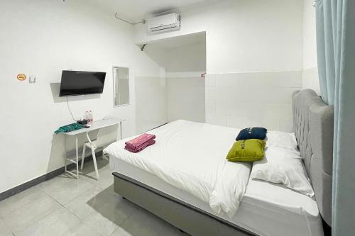 urbanview syariah sasarengan inn near rsud waled cirebon