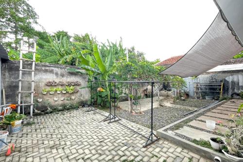 urbanview syariah sasarengan inn near rsud waled cirebon