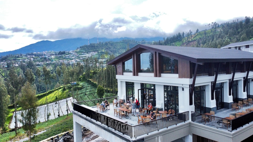 jambuluwuk bromo resort