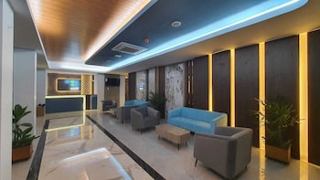 front one luxe hotel solo